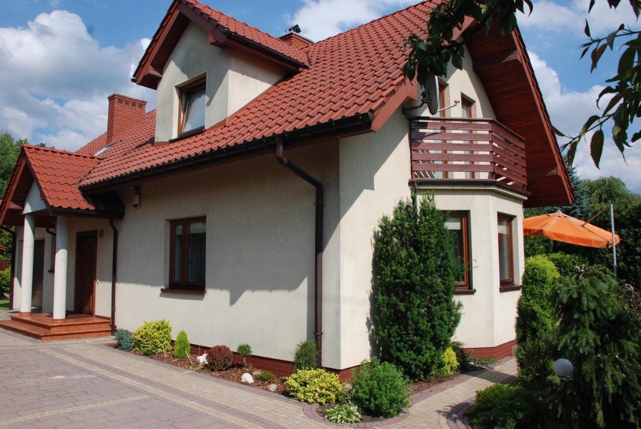 Dom Z Ogrodem Villa Limanowa Exterior photo